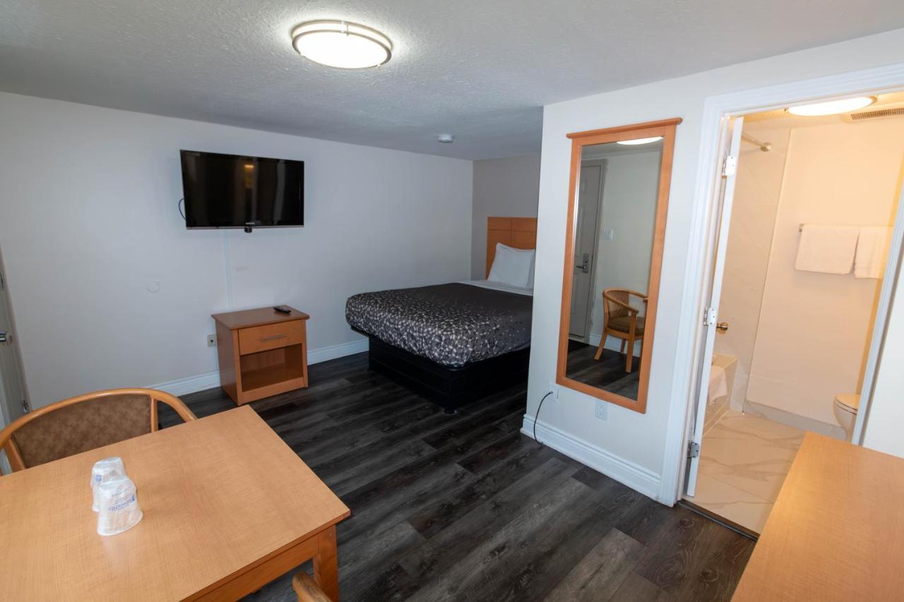 Borden Inn And Suites Angus Exteriér fotografie