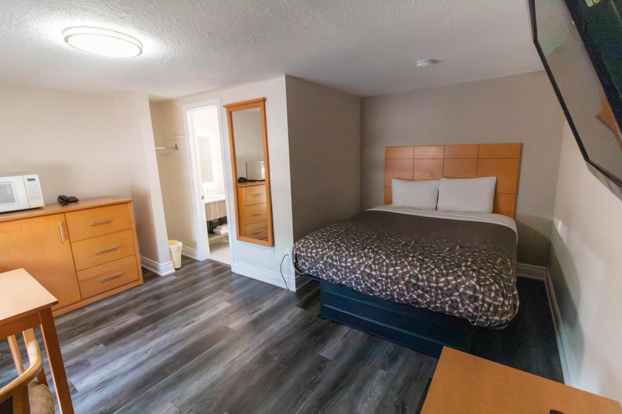 Borden Inn And Suites Angus Exteriér fotografie
