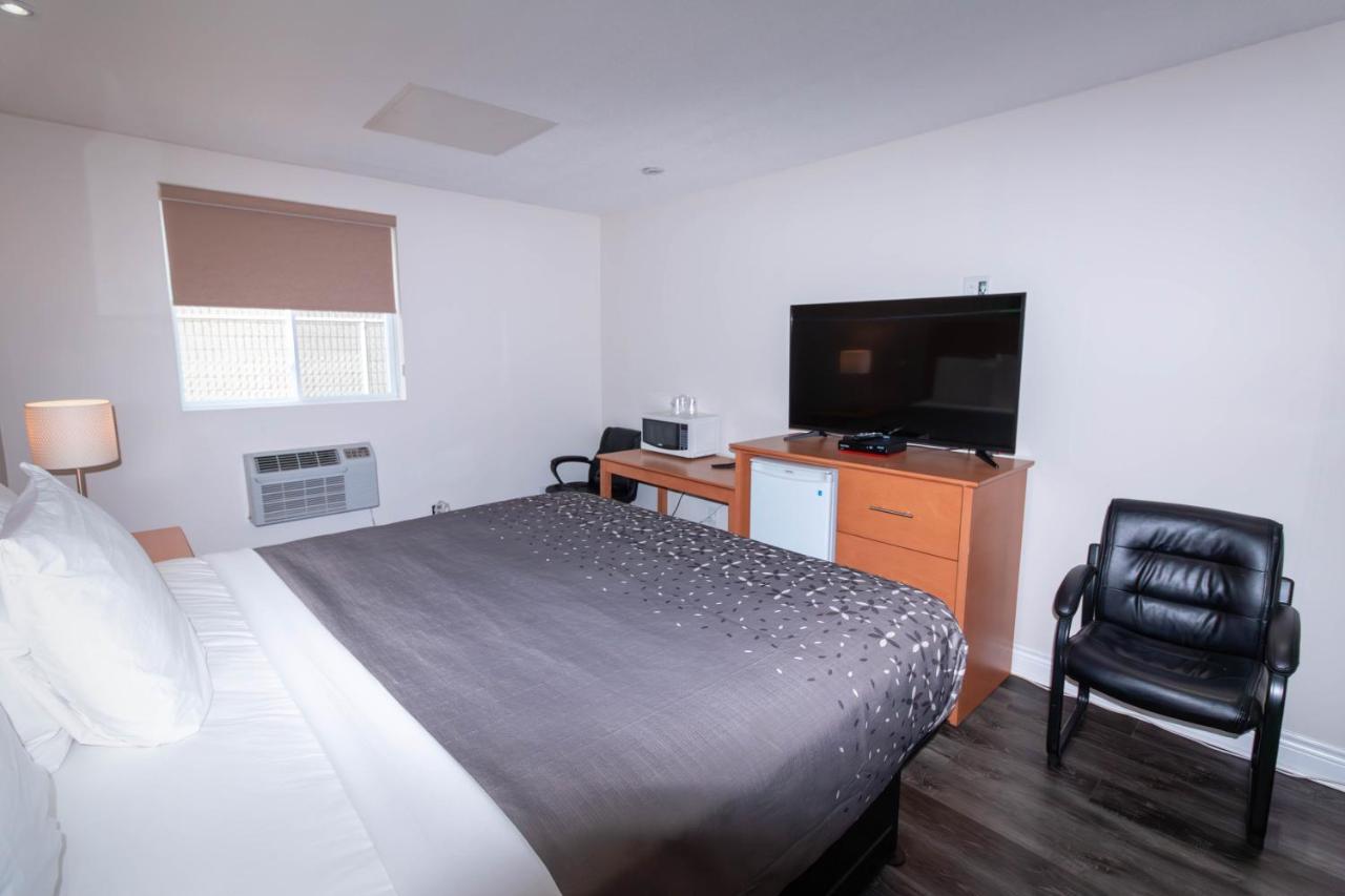 Borden Inn And Suites Angus Exteriér fotografie