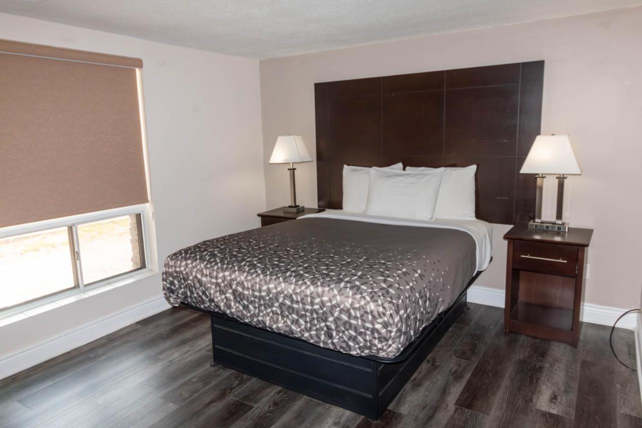 Borden Inn And Suites Angus Exteriér fotografie
