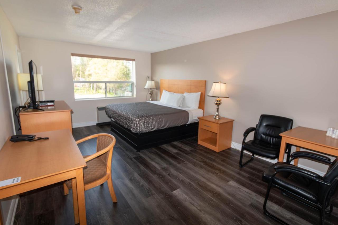 Borden Inn And Suites Angus Exteriér fotografie