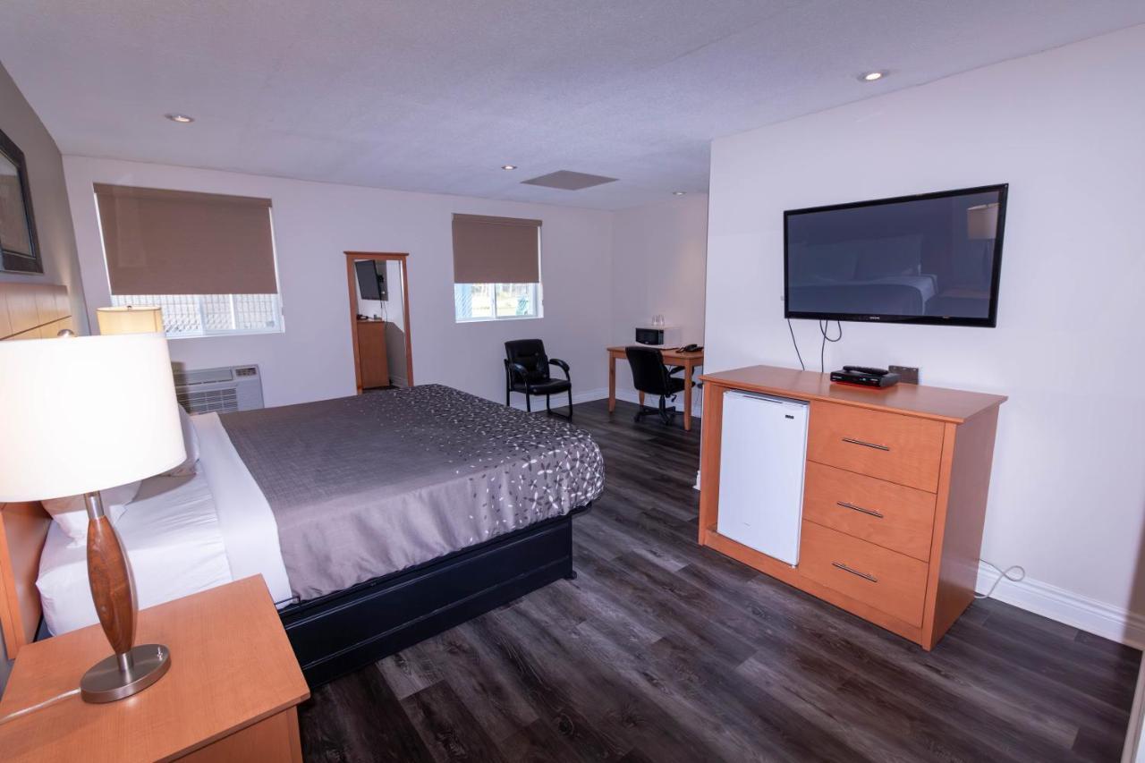 Borden Inn And Suites Angus Exteriér fotografie