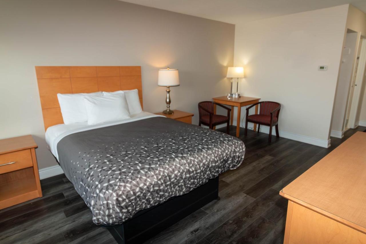 Borden Inn And Suites Angus Exteriér fotografie