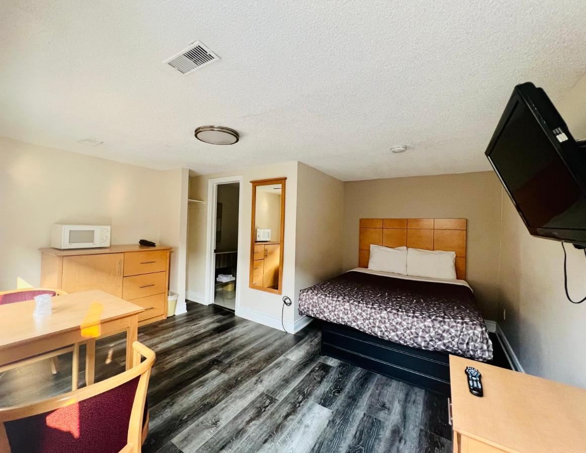Borden Inn And Suites Angus Exteriér fotografie